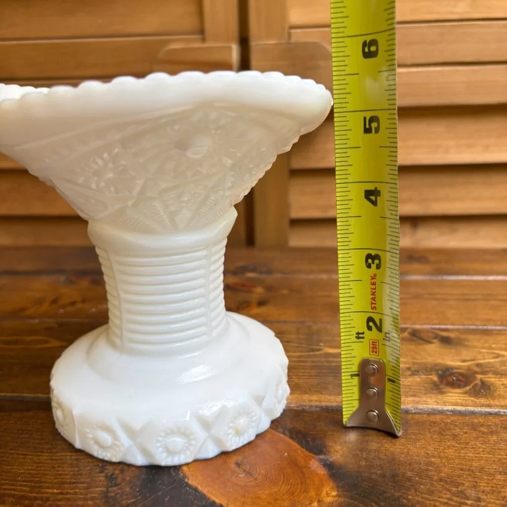 Vintage White Milk Glass Vase‎ – Pressed Daisy & Diamond Pattern